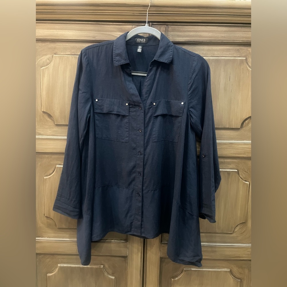 Jones New York Linen Blend Lagenlook
Button Up Blouse Size S.  Gently used.